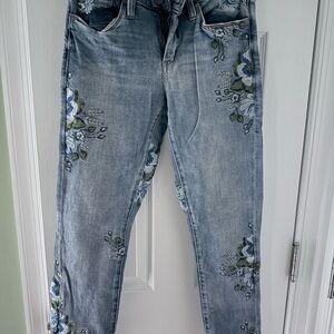 Blank NYC Blue Jeans with Floral Embroidery